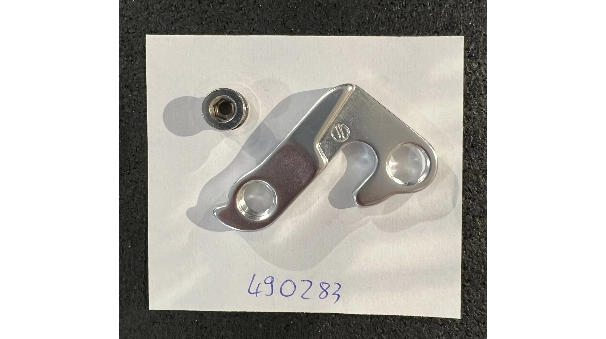 PATTE DE DERAILLEUR 1T GIANT – Image 2