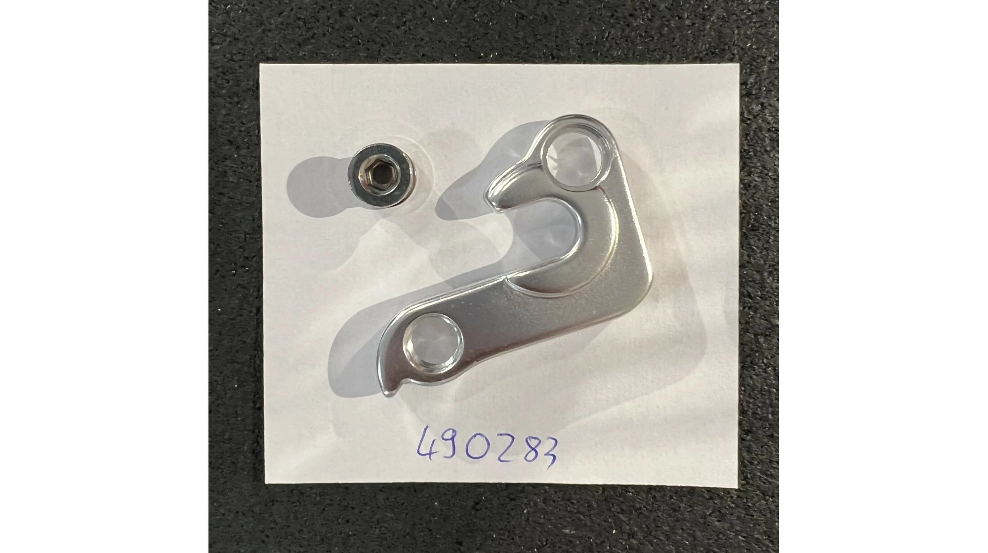 PATTE DE DERAILLEUR 1T GIANT